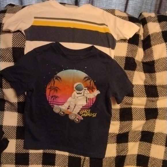 🤍💙2/BOYS 365KIDS FROM GARANIMALS SHORT SLEEVE PRINTED SHIRTS🤍💙 - Picture 1 of 5